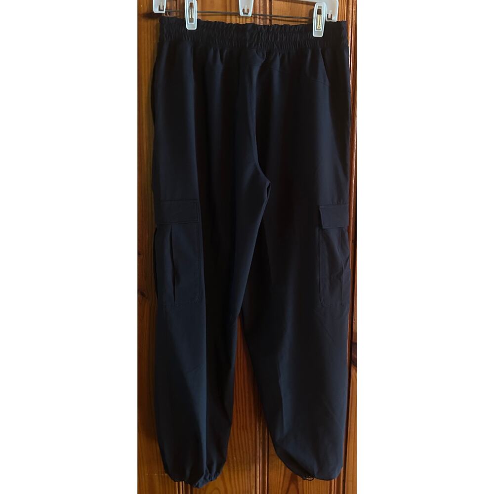 Under Armour Women's Woven Cargo Pant Black Gym Athletic Size Medium - Picture 3 of 4